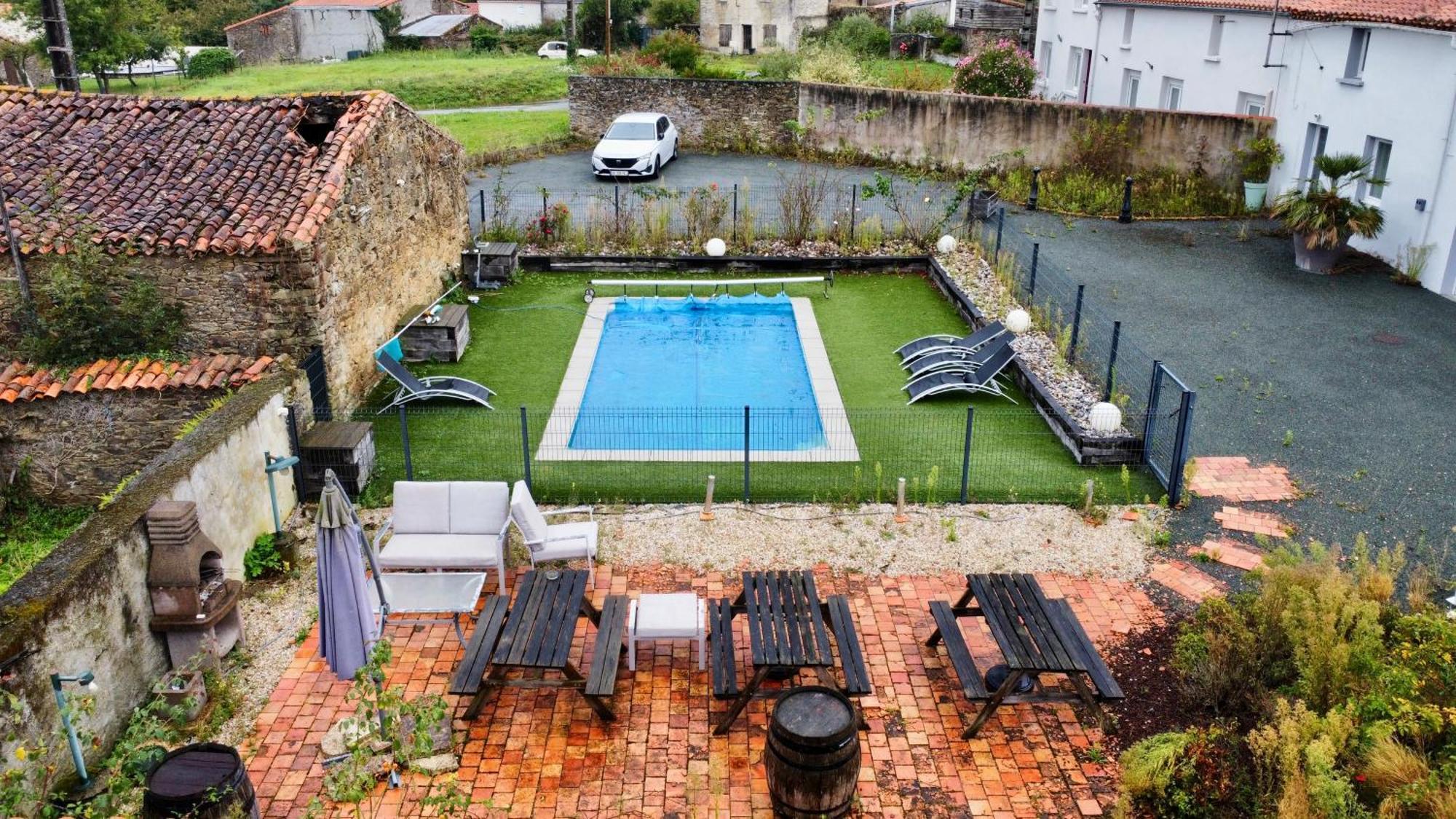 Domaine Des 5 Roses - Rose Rouge Appartement La Guierche Buitenkant foto
