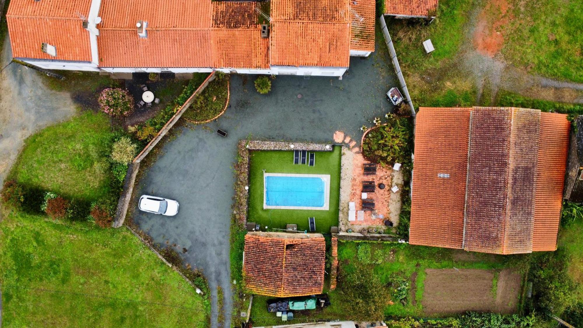 Domaine Des 5 Roses - Rose Rouge Appartement La Guierche Buitenkant foto